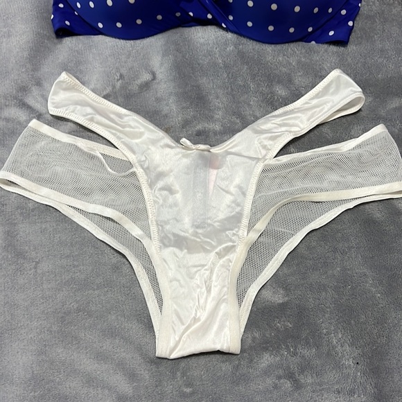 Victorias Secret Blue and White Bra Set - Picture 2 of 8